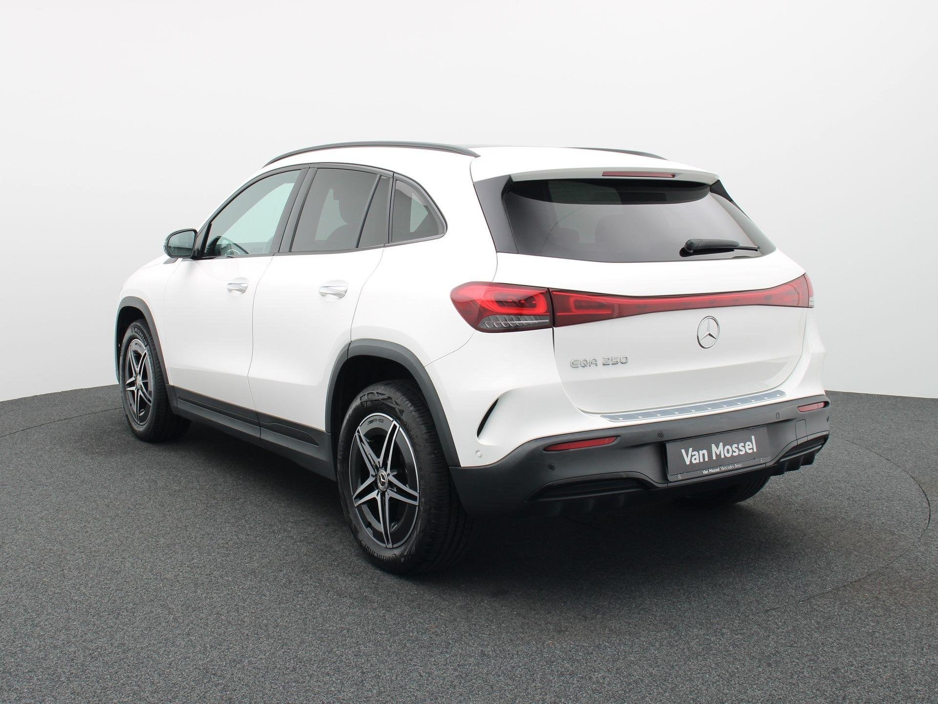 Mercedes-Benz EQA 250 AMG Line + PANORAMISCH DAK + CARPLAY +, Auto's, Mercedes-Benz, Dealer onderhouden, Stof, Gebruikt, Wit