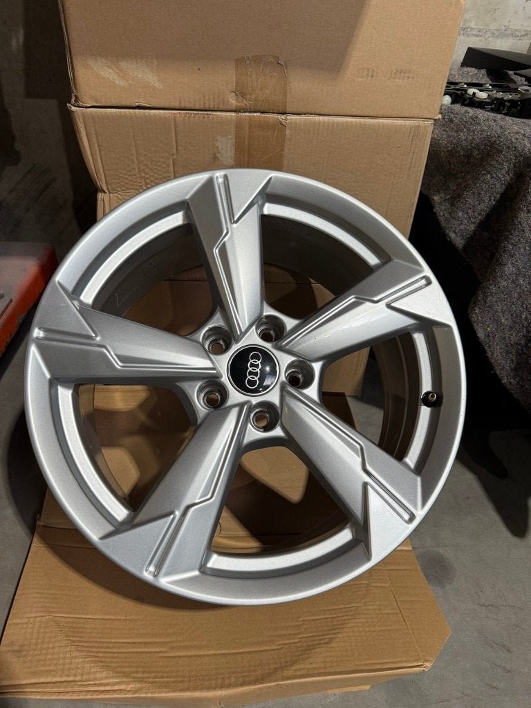 Audi velgen OEM 18 inch, Ophalen, 18 inch, Gebruikt, Velg(en)