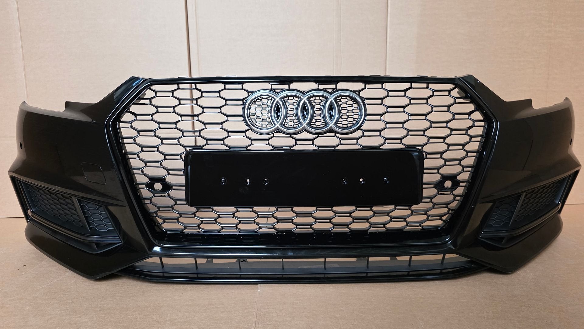 Voorbumper Audi A4 B9 8W S-Line 6xPDC bj.2016-2019 BUMPER, Gebruikt, -, Voor, Bumper