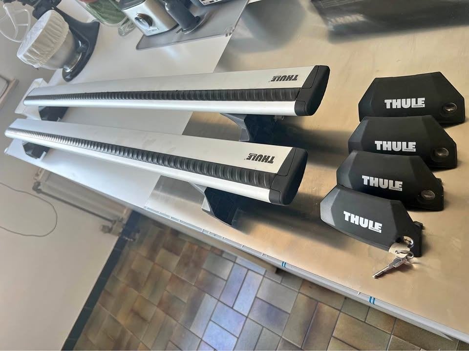 Barre de toit avec 4 pieds de fixations Thule, Enlèvement, Utilisé