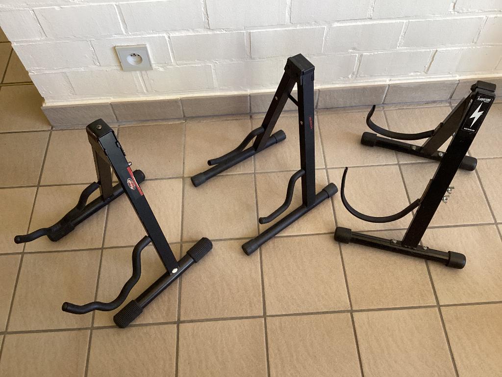 Gitaarstaanders, Musique & Instruments, Enlèvement, Utilisé, Pied pour instrument, Guitare