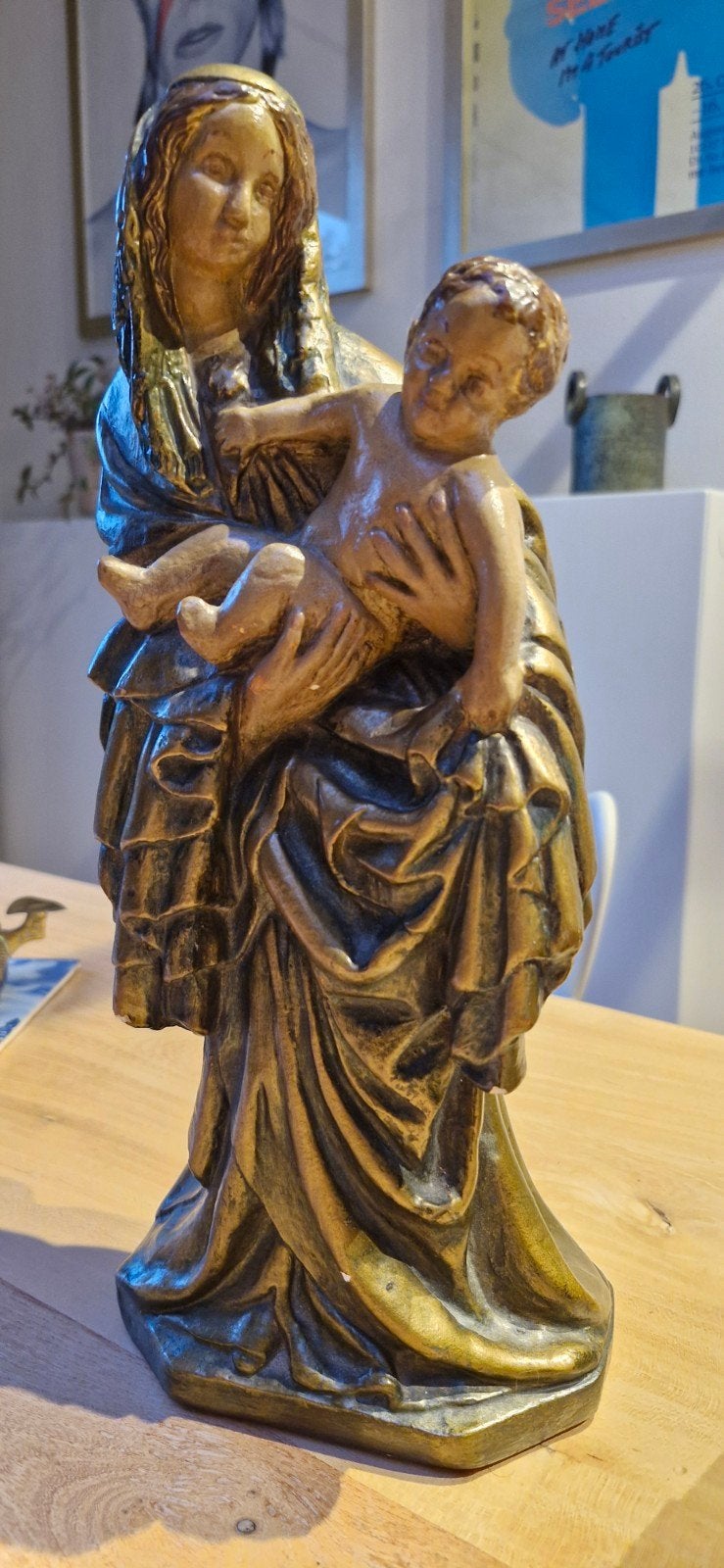 Madonna met kind beeld, Enlèvement