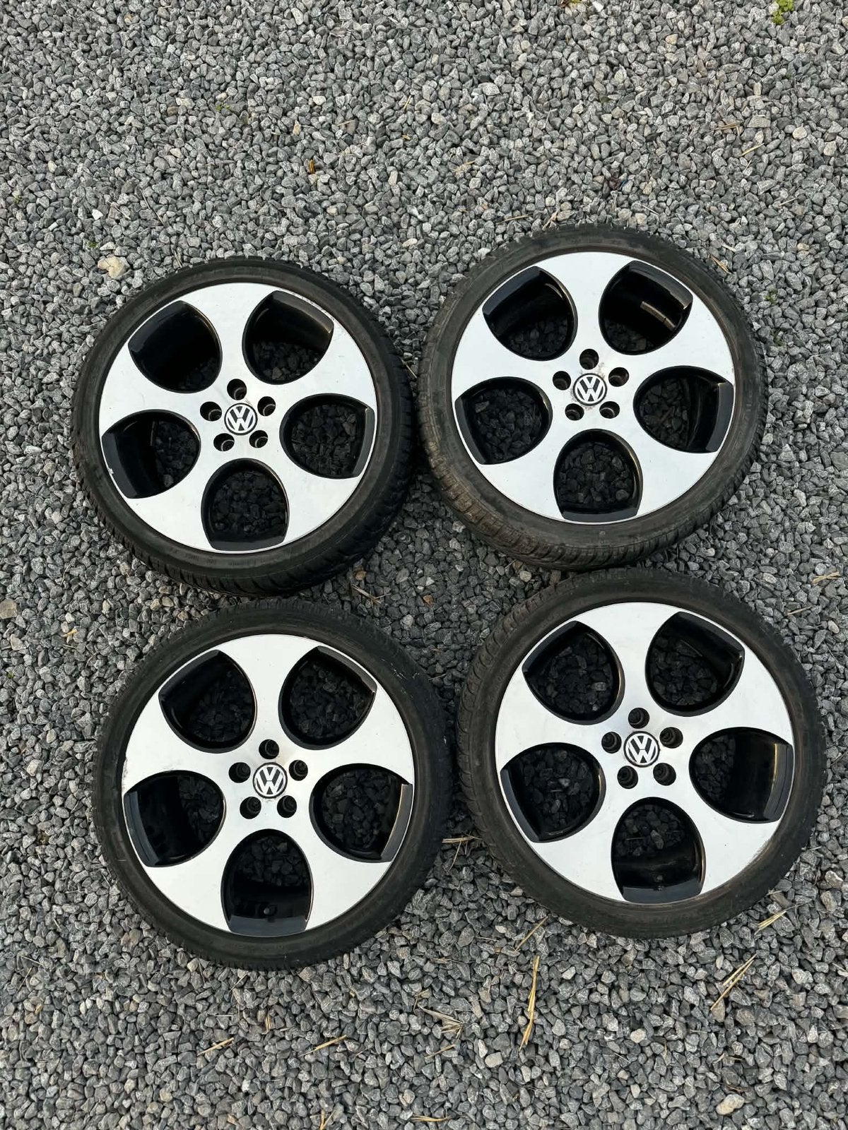 Jantes Alu bicolores + Pneus Hiver Dunlop 215/40 R17, Enlèvement, Utilisé