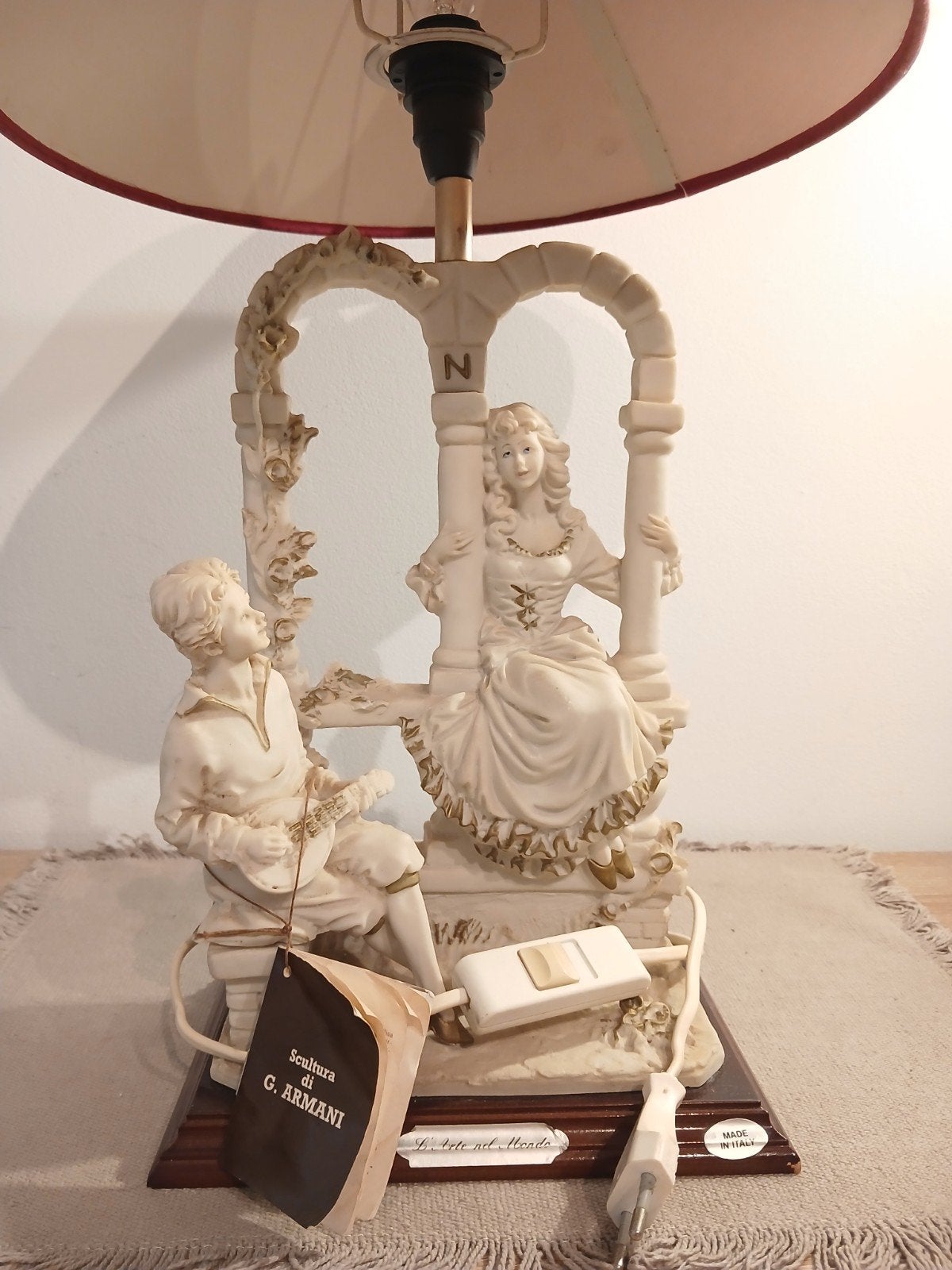 lampe traversante Giuseppe Armani l arte nel mondo Florence, Enlèvement ou Envoi, Autres styles, 55 cm, Rouge