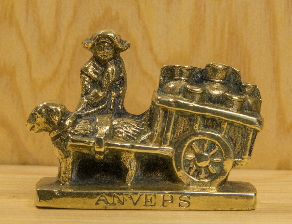 Figurine en laiton massif - Laitière et son chien - ANVERS, Antiquités & Art, Enlèvement ou Envoi