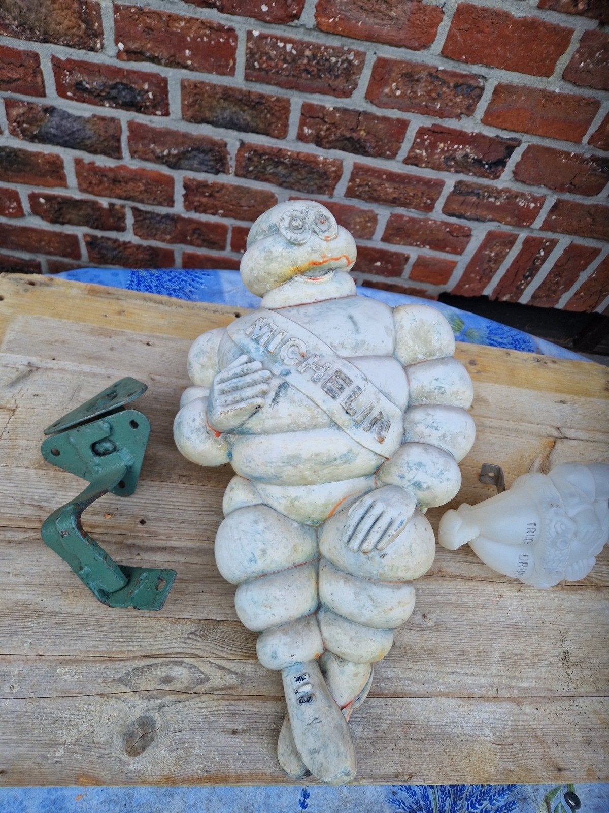 Michelin pop, Divers, Enlèvement