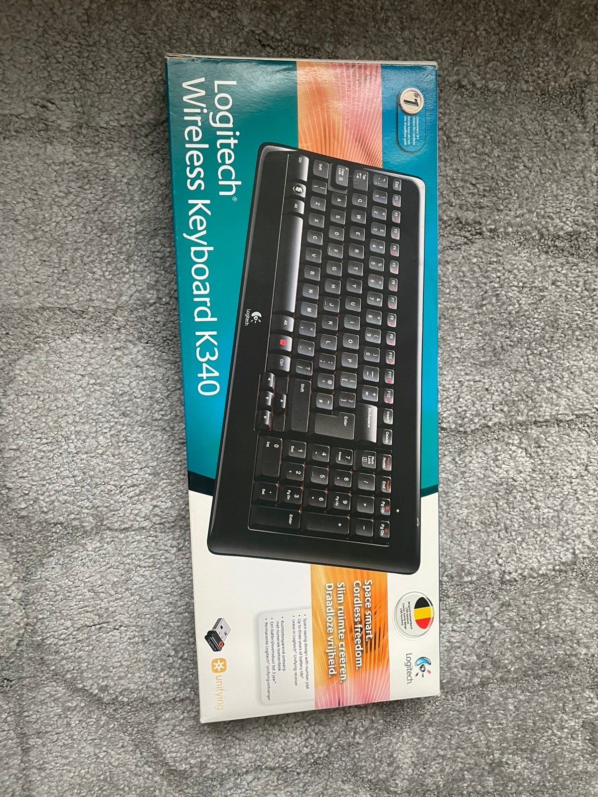 Nieuwe Bluetooth Logitech K340 compleet in de doos 25 €, Neuf, Multi-appareil, Azerty, Enlèvement