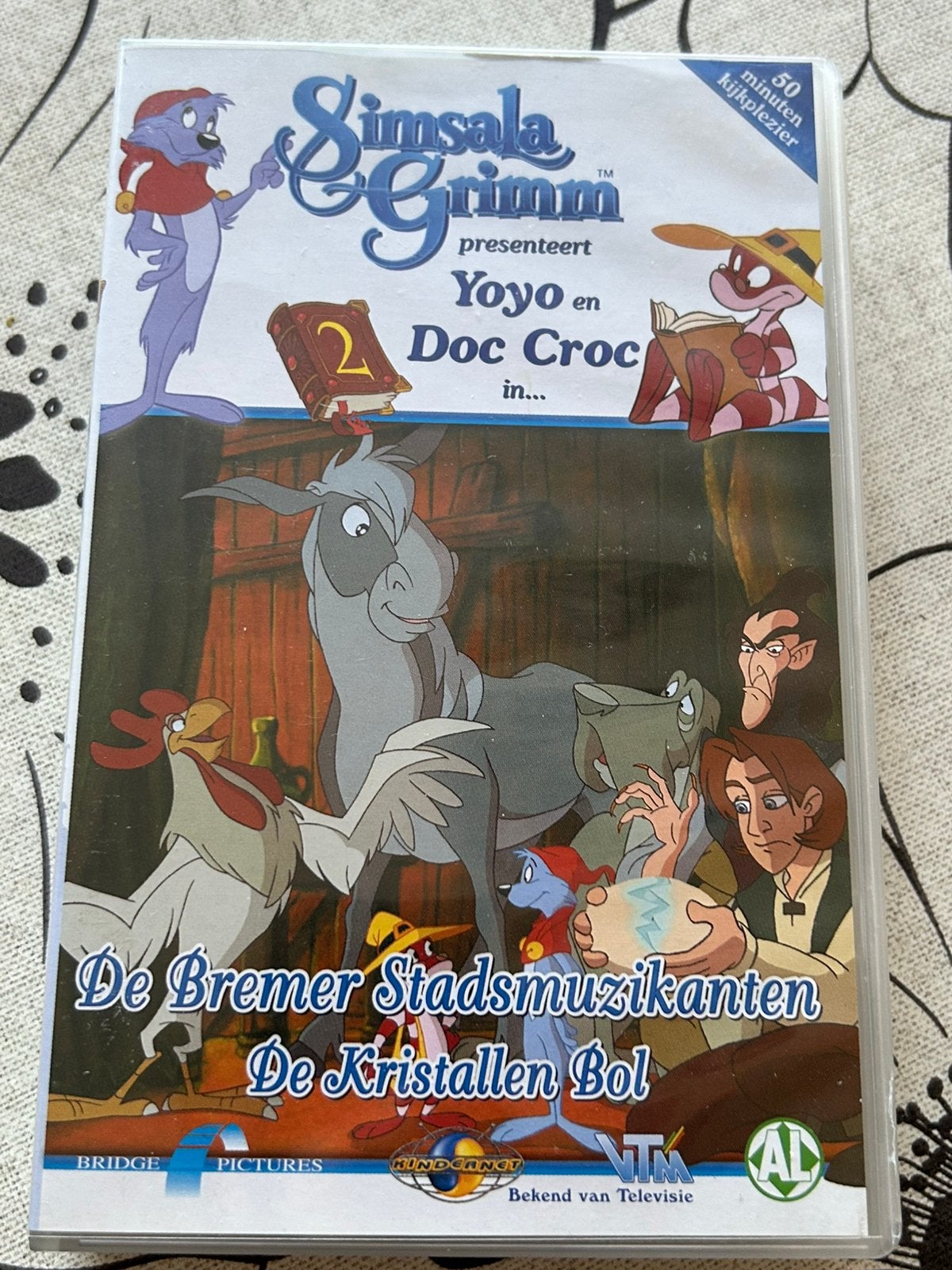 Sim salla Grim - de bremer stadsluzikanten, Cd's en Dvd's, VHS | Kinderen en Jeugd, Ophalen, Zo goed als nieuw, VHS
