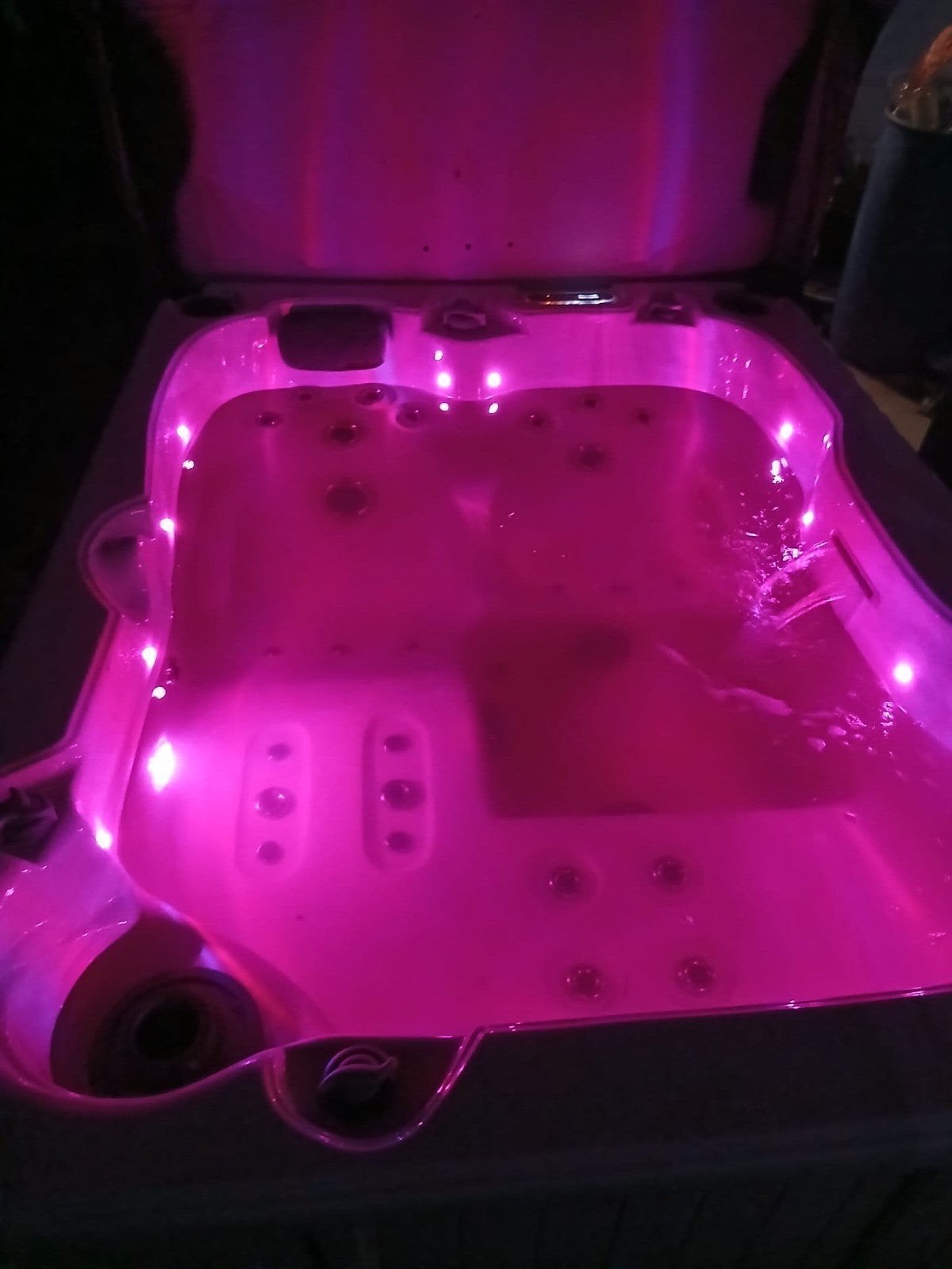 jacuzzi gratis geleverd geplaatst, Verzenden