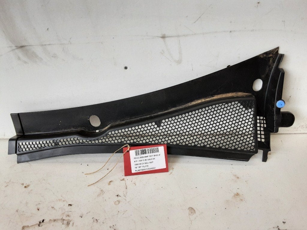 SIERLIJSTEN VOORRUIT Peugeot 2008 (CU) (01-2013/12-2019), Gebruikt, Voor, Mevr. I. Hauben, Rue de l'Espoir 34 34
4030  GRIVEGNÉE, BE