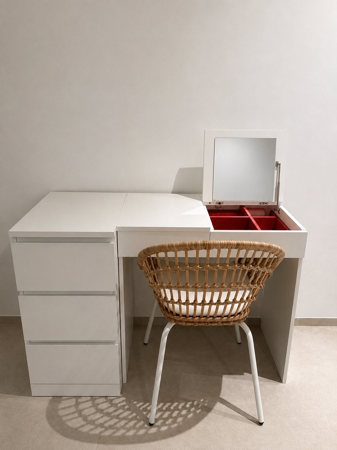 Coiffeuse IKEA BRIMNES blanche avec miroir, Maison & Meubles, Bureaux, Comme neuf, IKEA, Enlèvement ou Envoi