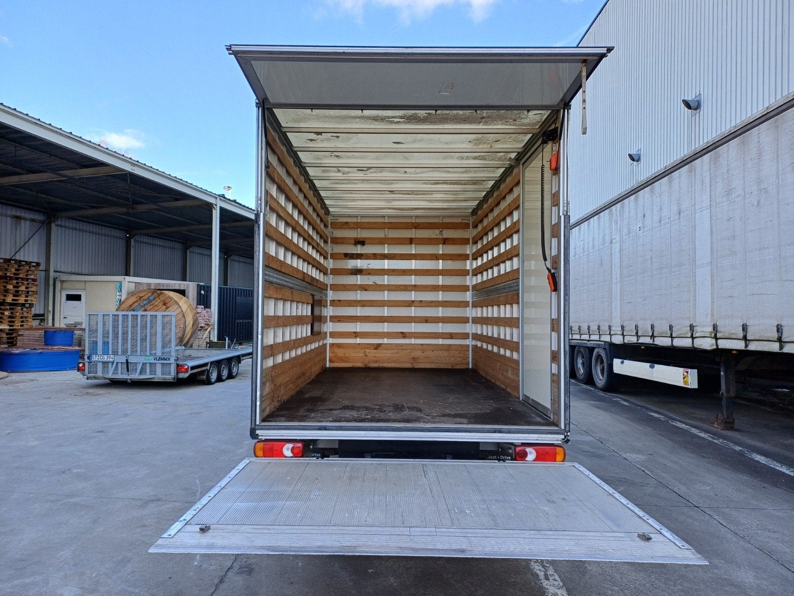 Meubelbak , Grote verhuiswagen camion te huur Rijbewijs B, Overige uren, Starter, Stage, Vakantiewerk