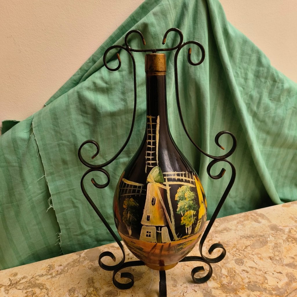 Vintage stenen fles op ijzeren staander, Ophalen