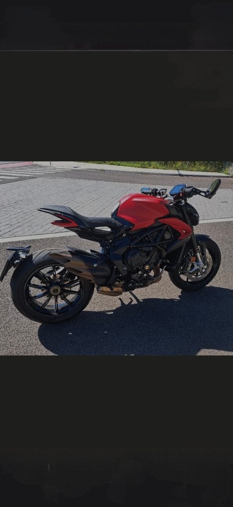 Mv agusta dragster rosso 800, Motos, Permis Moto A, Plus de 35 kW, 800 cm³, 3 cylindres