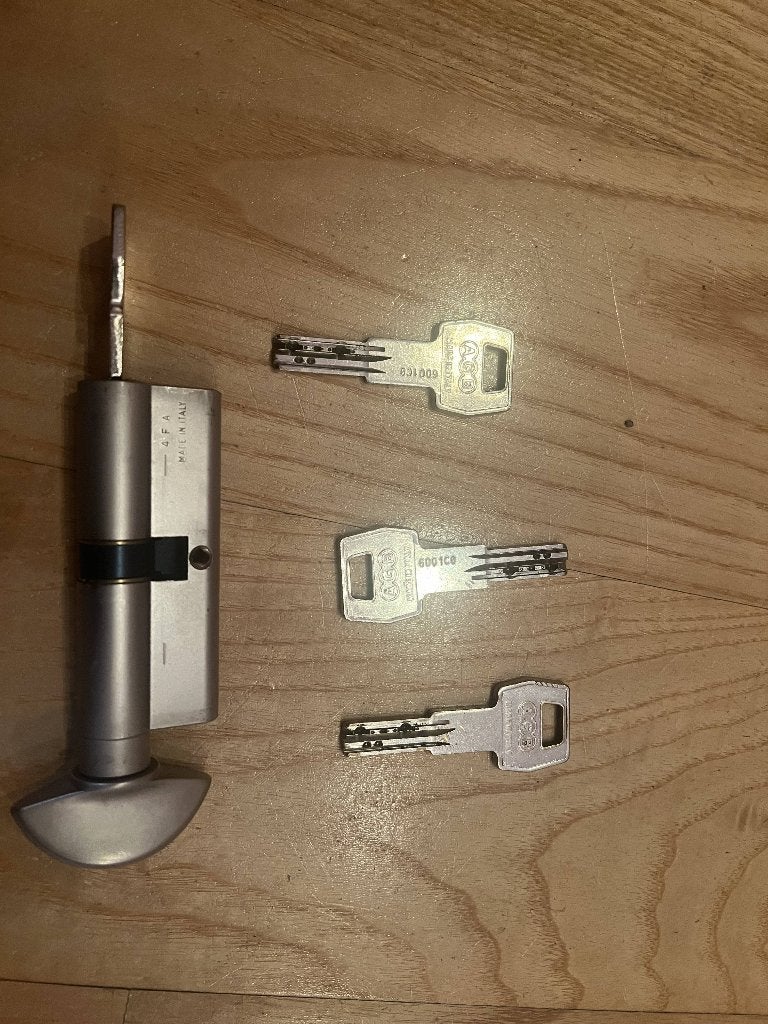 4FA Double cylindre de sécurité avec bouton + 4 clés, Bricolage & Construction, Enlèvement, Comme neuf, Inox, Clé