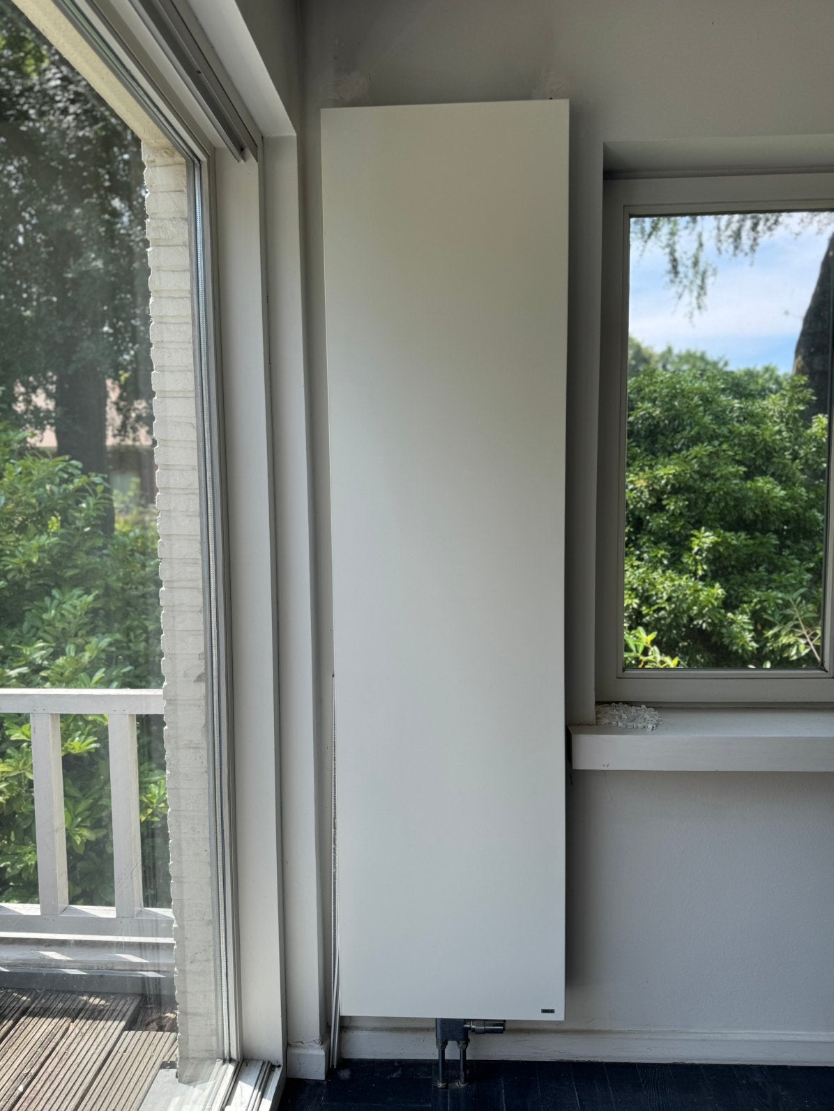 Vlakke verticale designradiator VASCO, Doe-het-zelf en Bouw, Verwarming en Radiatoren, Ophalen, Zo goed als nieuw