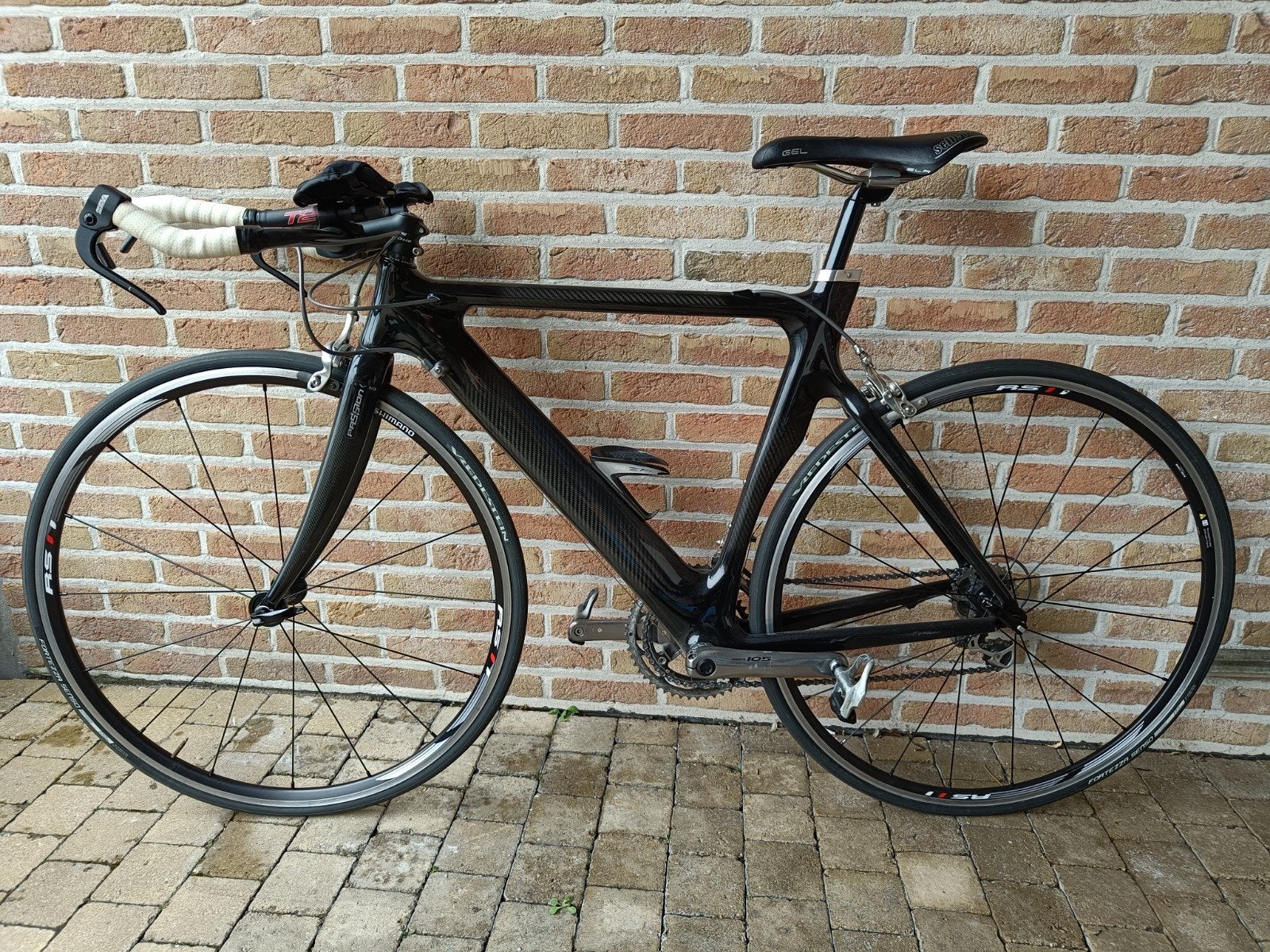 TIJDRITFIETS (MAAT 52), Enlèvement, Carbone
