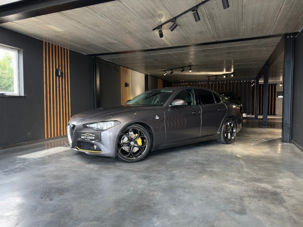 Alfa Romeo Giulia 2.2 | Sensoren | BT | LDW | Navi | ..., 4 deurs, Achterwielaandrijving, 4 cilinders, Bi-Xenon koplampen