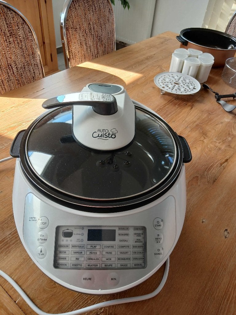Autocuisto neuf avec nombreux accessoires ., Enlèvement, Comme neuf