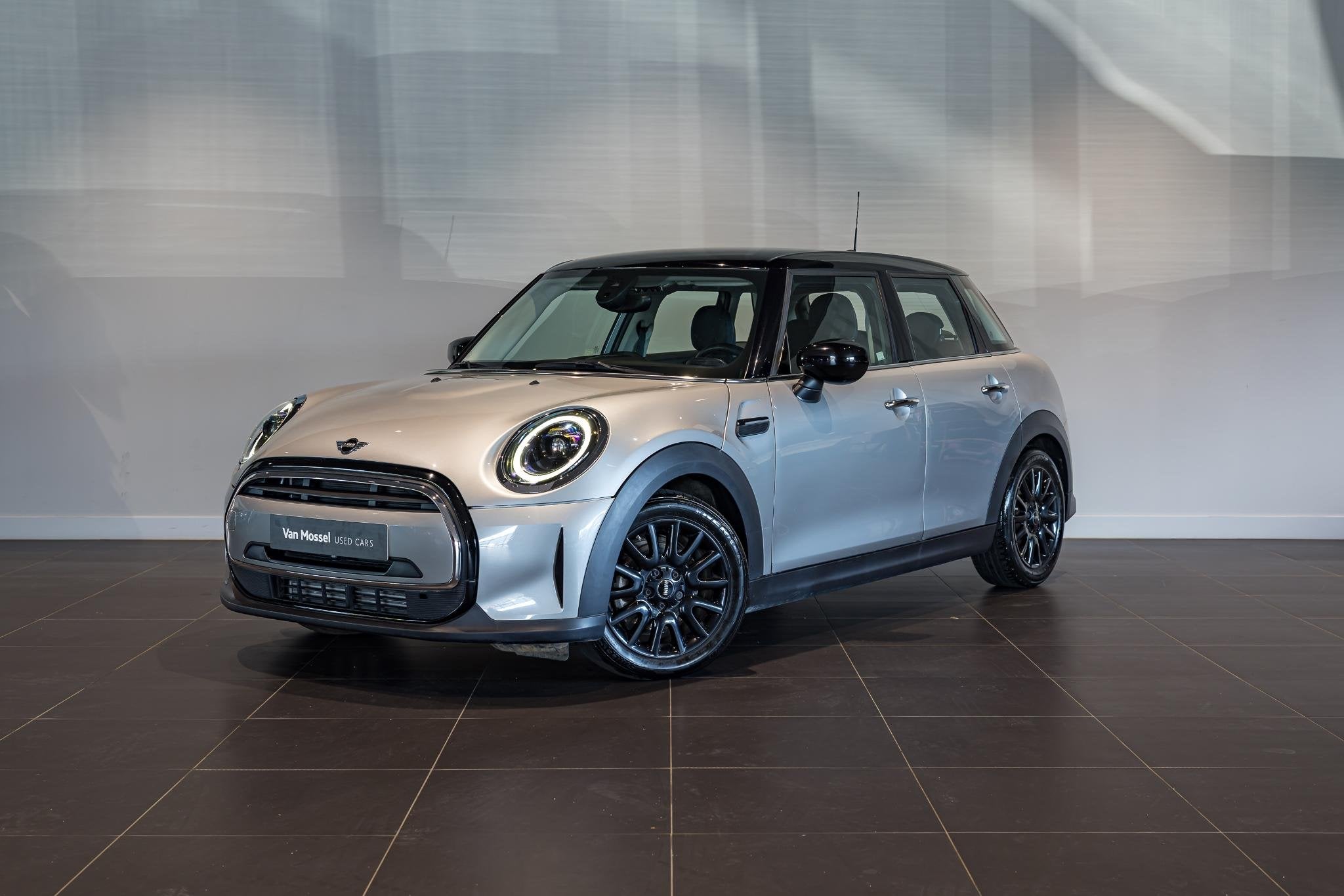 Mini Cooper 5 door COOPER 5D | PDC A | Camera | Carplay | Cr, Dealer onderhouden, Stof, Gebruikt, Zwart