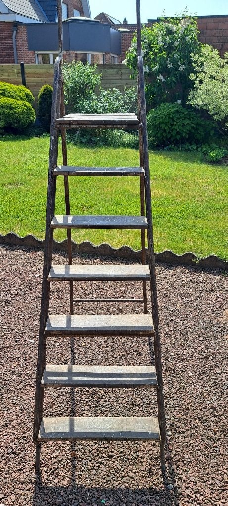 stevige oude trapladder, Ophalen, Gebruikt, Minder dan 2 meter