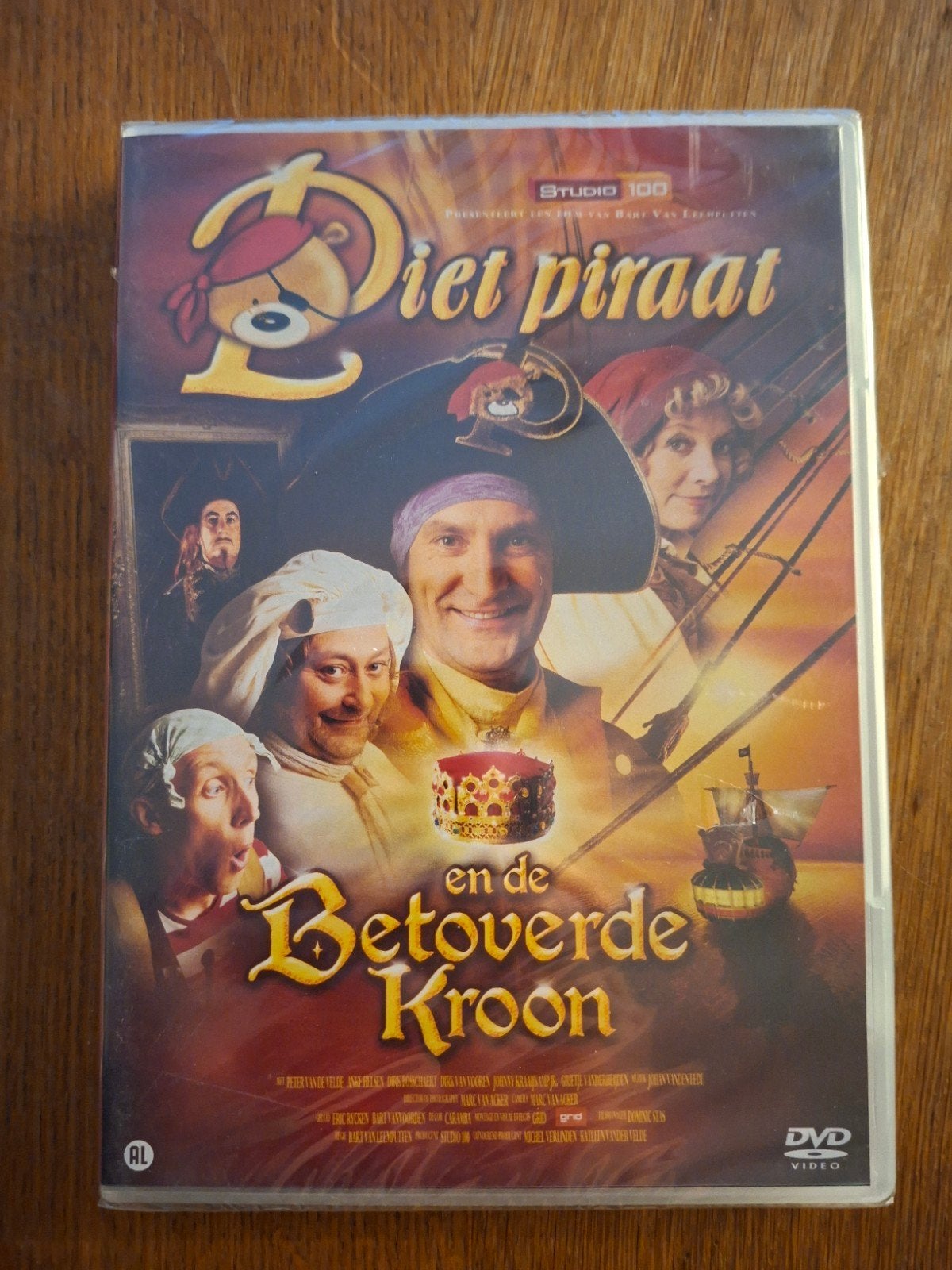 DVD  - PIET PIRAAT EN DE BETOVERDE KROON - SEALED, CD & DVD, Enlèvement ou Envoi, Tous les âges, Film pour enfants, Néerlandais