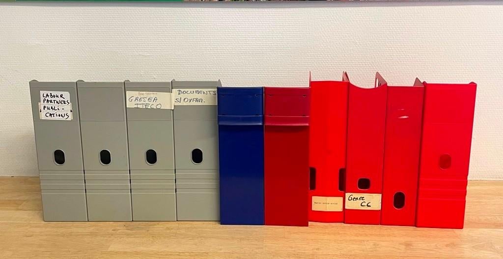 Porte-revues / Porte-documents à donner @ OXFAM, Divers, Papeterie, Utilisé, Enlèvement