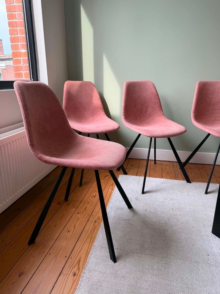 4 stoelen roze Juntoo, Ophalen, Zo goed als nieuw, Zwart