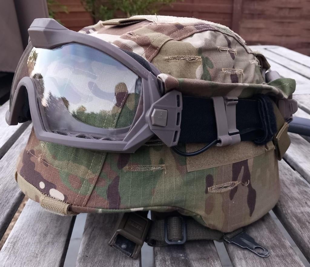 Militaire helm Cover Multi camo + Bril, Verzamelen, Ophalen of Verzenden, Landmacht