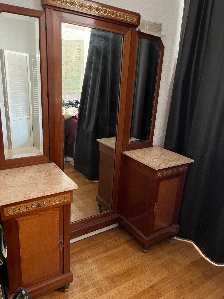 Coiffeuse, Enlèvement