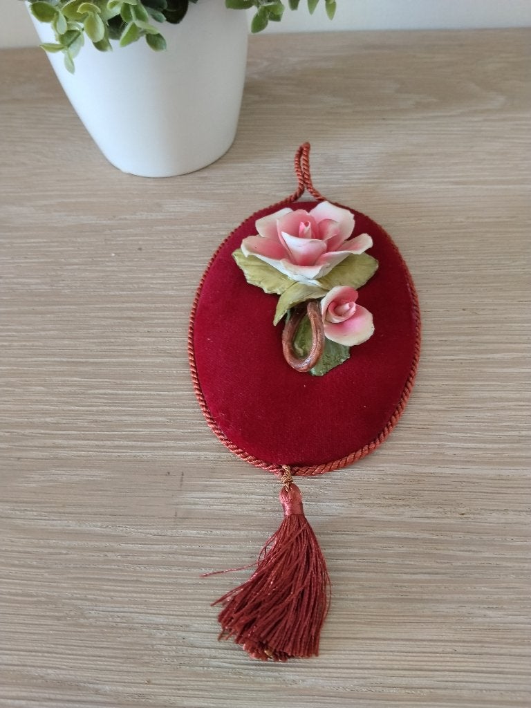 vintage wanddecoratie porselein bloem, Vintage, Ophalen of Verzenden, Zo goed als nieuw, Hout