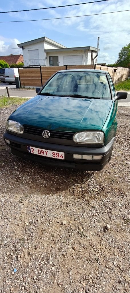 Volkswagen Golf 3 1.4 essence - 1995 - 144 000 km, Autos, Volkswagen, Achat, Attache-remorque, Boîte manuelle, Noir