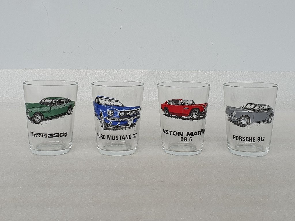 4 verzamelglazen iconische vintage voertuigen, Collections, Verres & Petits Verres, Utilisé, Verres et Verres à shot, Enlèvement ou Envoi