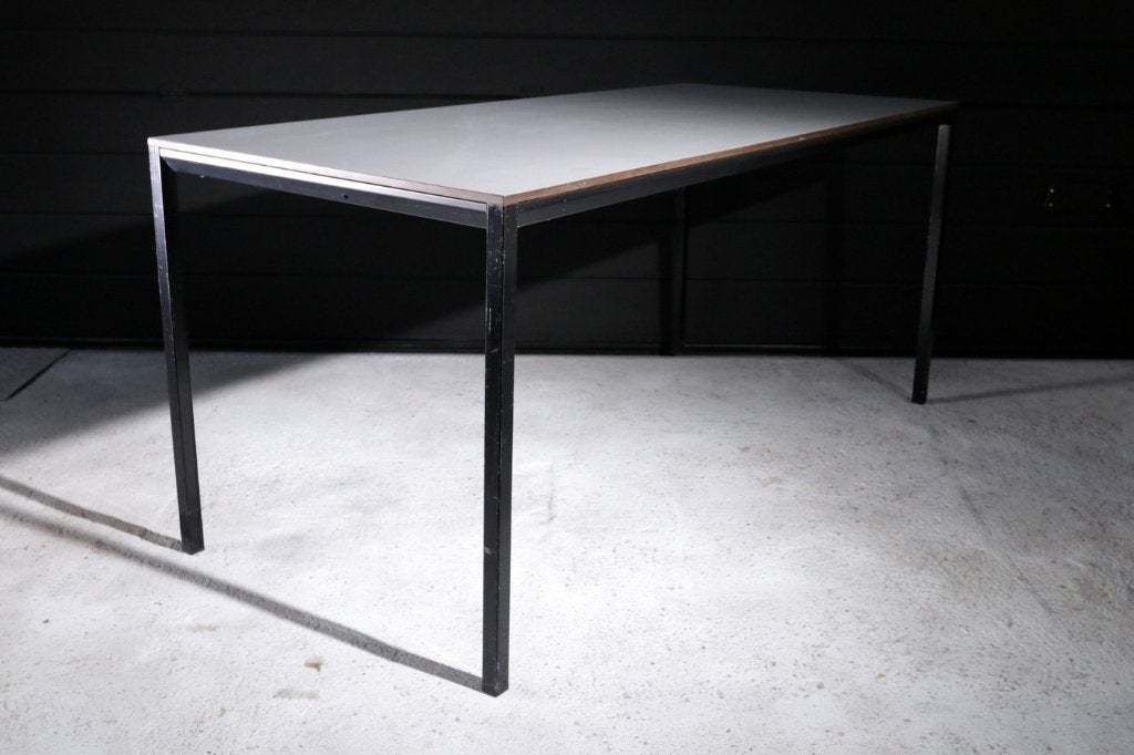 Table Facet Friso Kramer Ahrend, cadre noir, industrielle, Enlèvement