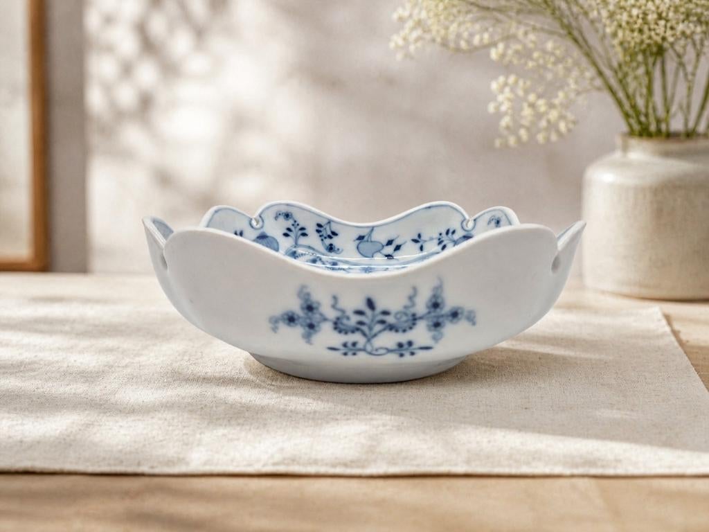 Coupe porcelaine Meissen Teichert Blue Onion ancienne, Antiquités & Art, Antiquités | Plateaux, Enlèvement ou Envoi