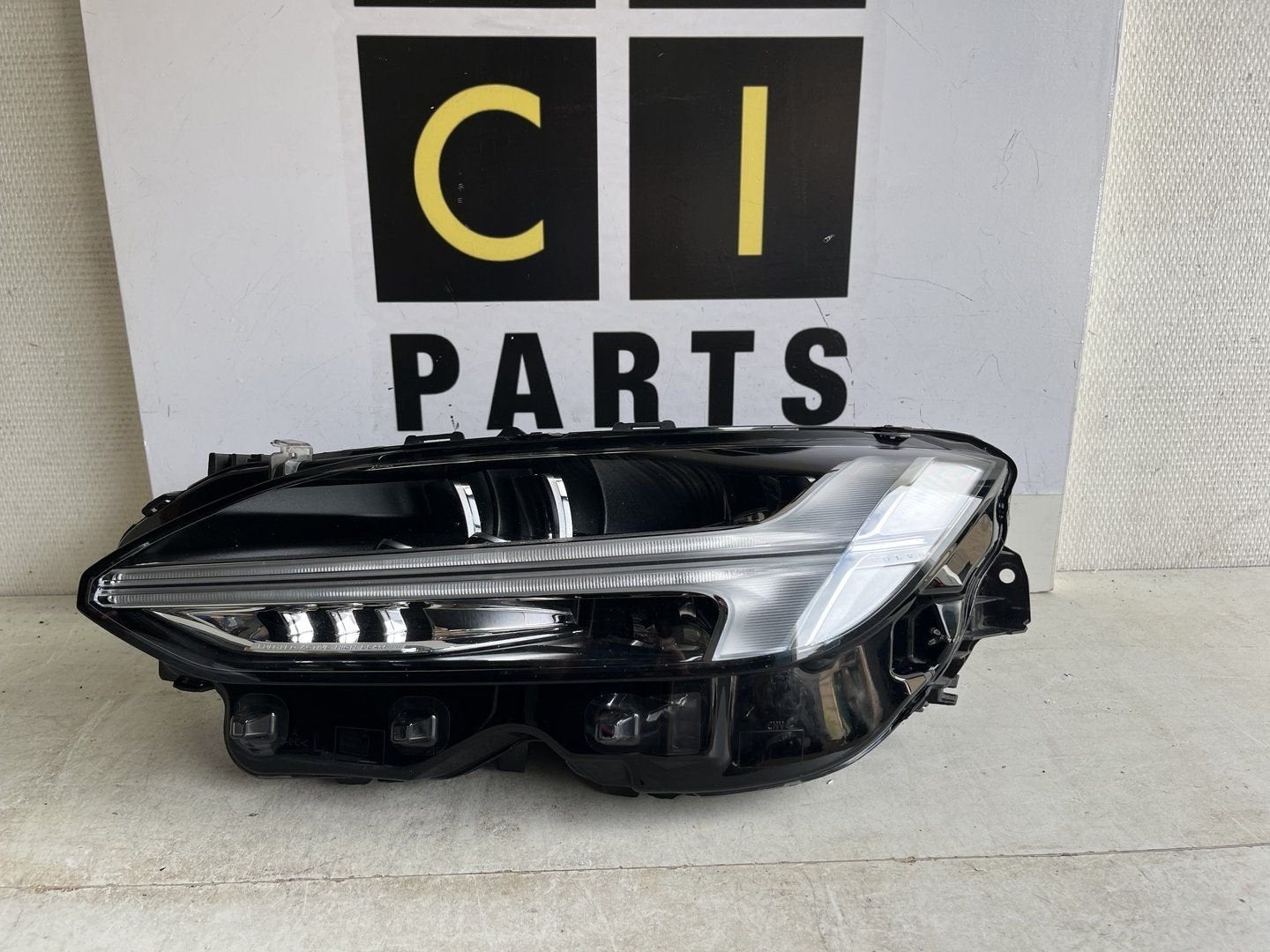 VOLVO V90 S90 LED ACTIVE HIGHBEAM KOPLAMP LINKS 32228310, Gebruikt, -, -, Ophalen of Verzenden