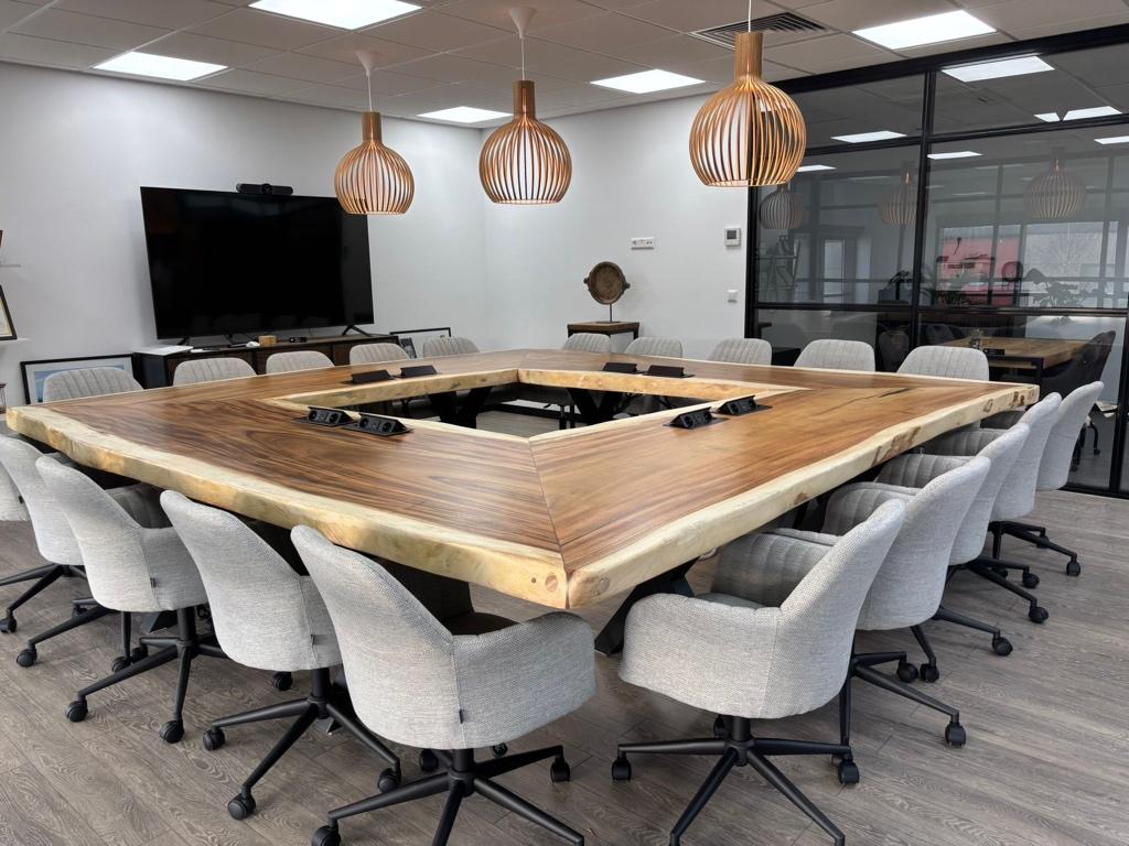 Tables uniques en forme de tronc d'arbre en bois tropical, Enlèvement ou Envoi, Comme neuf, Info@boomstamtafel.net, Boomstamtafel vof