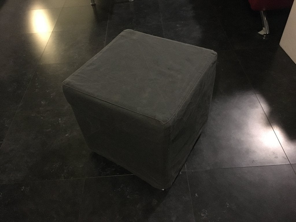 Poef met grijze stof (wasbaar)38x38x39cm, Enlèvement ou Envoi, Comme neuf, Tissus