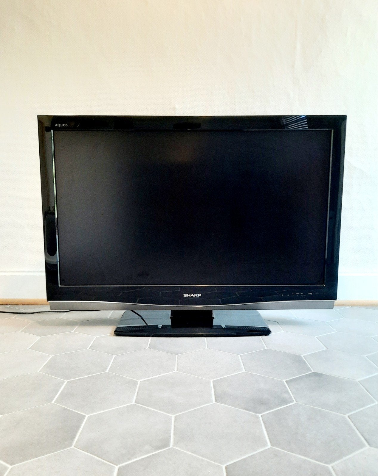 Écran TV - Sharp Aquos, LCD, Comme neuf, Enlèvement, 100 cm ou plus