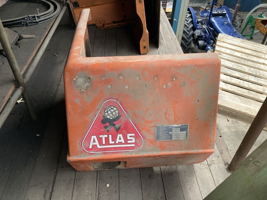 Atlas AB 1302D Vorne Rechts voor kap haube