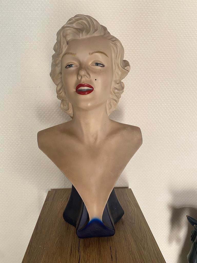 Buste de Marilyn Monroe. 50 cm, Enlèvement
