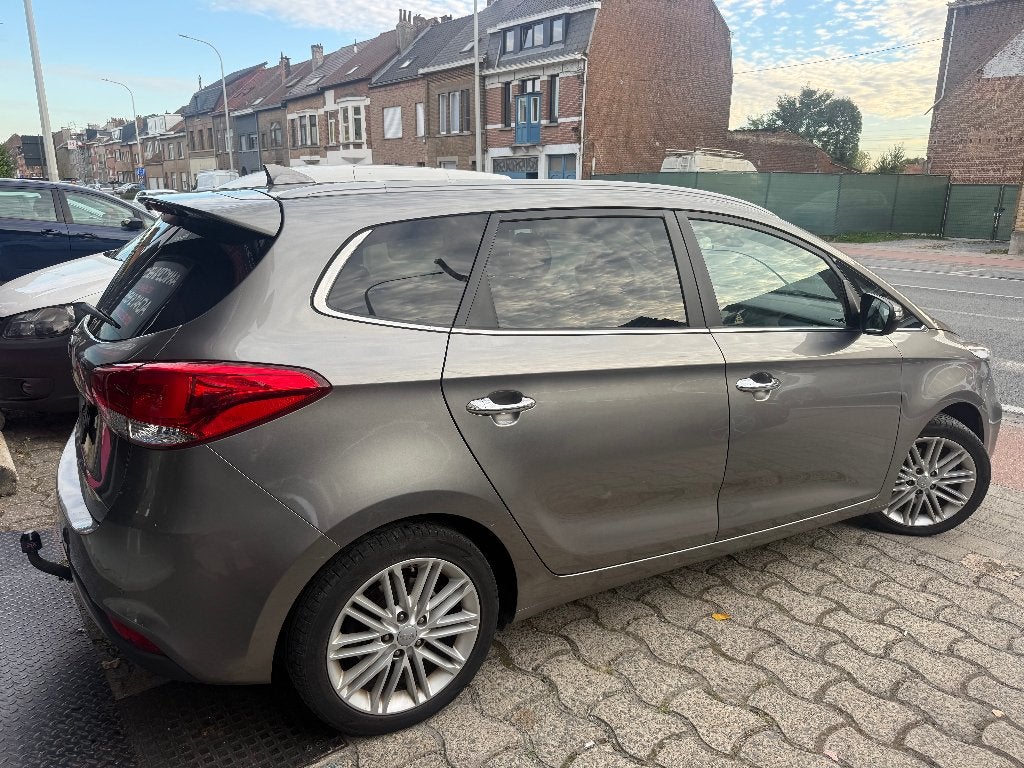 Kia Carens 1.6i 135 ch 7 zitplaatsen GPS camera trekhaak, Auto's, Monovolume, Euro 6, https://public.car-pass.be/vhr/ad2fc55f-26e1-447c-8a2a-728a00723983?lang=fr