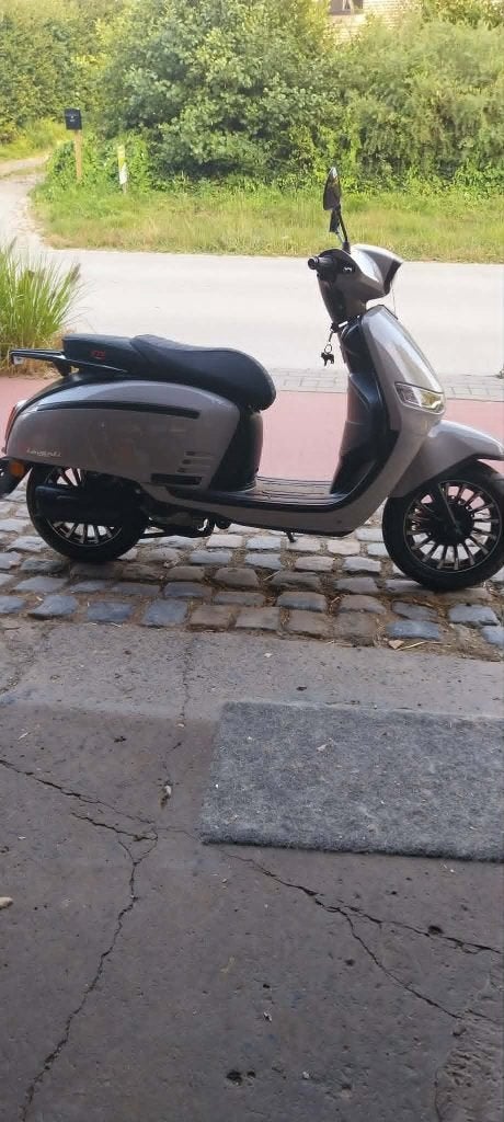 GTS LEVANTI SCOOTER 25 KM/H, Fietsen en Brommers, Ophalen