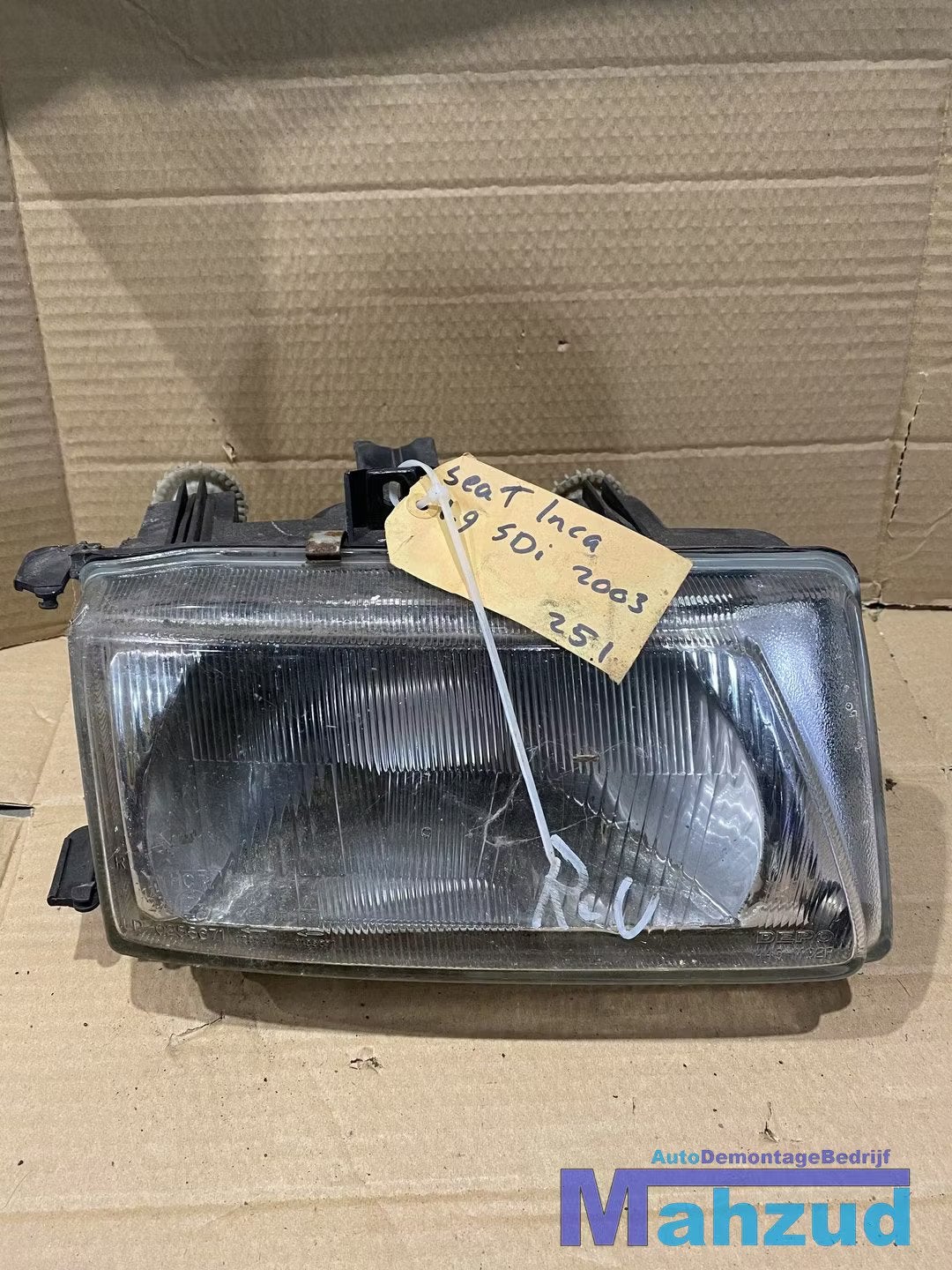 SEAT INCA Ibiza 2 rechter koplamp rechts, Autovia A-2, Km 585 585
08760  Martorell, ES, SEAT S.A., Utilisé, Customercare@seat.es