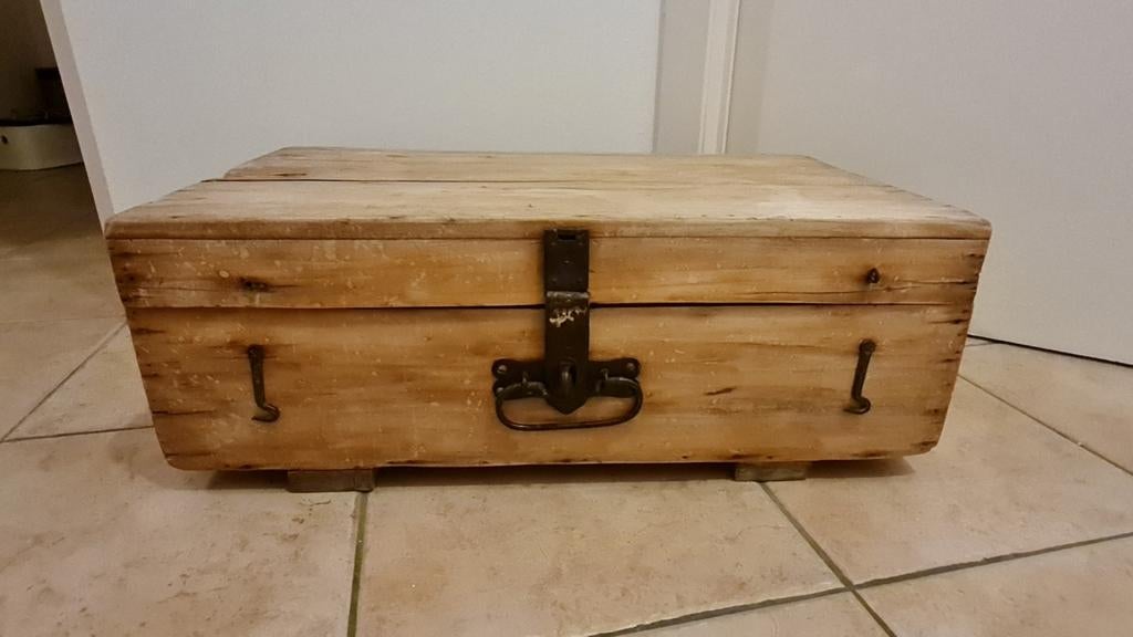 Ancien  coffre en bois