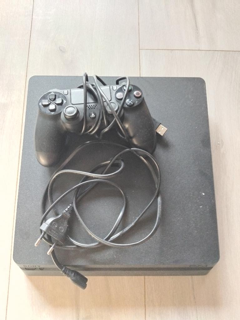 PS4 avec manette, jeux PS4 et casque PS, Consoles de jeu & Jeux vidéo, Online, Comme neuf, Enlèvement, À partir de 3 ans