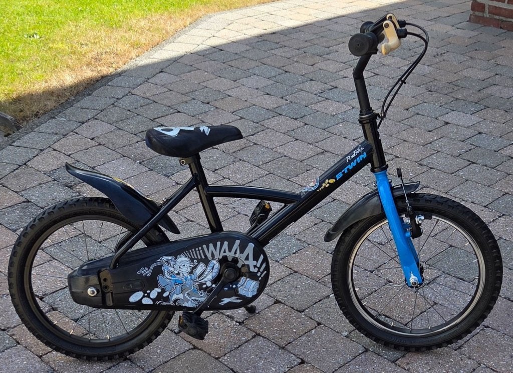 B'Twin PiraBike kinderfiets  16 inch  De fiets is zwart en h, Ophalen, 16 tot 20 inch, Velgrem, Zo goed als nieuw