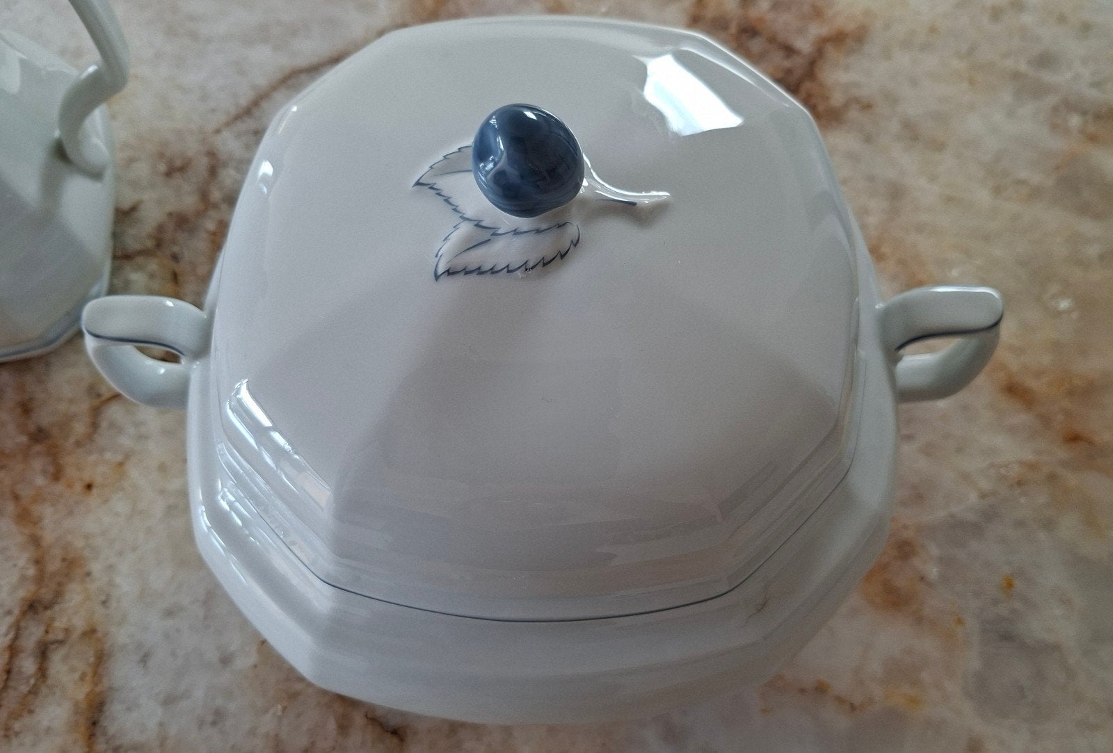 Terrine à soupe vintage en porcelaine avec couvercle, Enlèvement