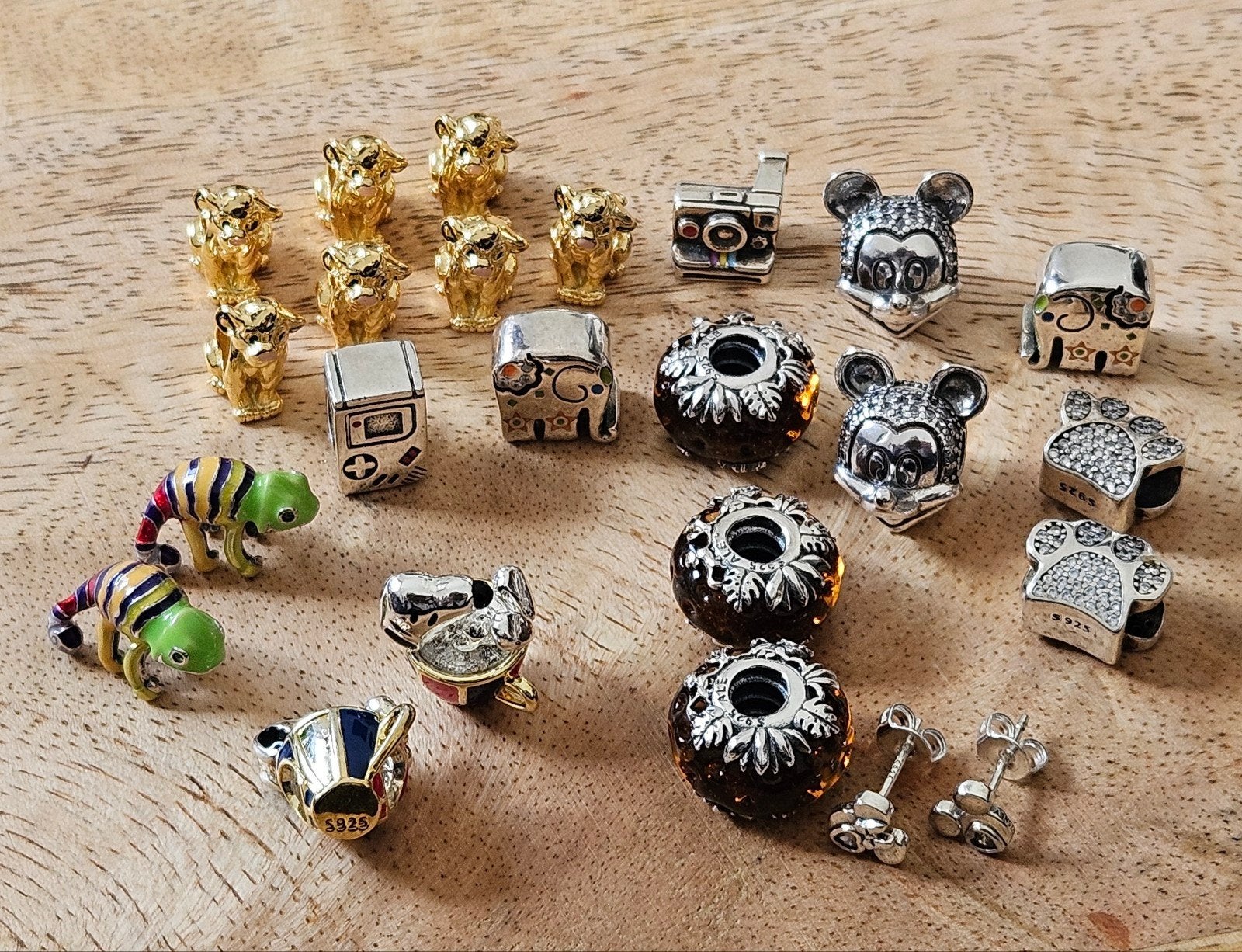 lot de 22 breloques, boucles d'oreilles en argent S925 neuve, Bijoux, Sacs & Beauté, Bracelets à breloques, Enlèvement ou Envoi