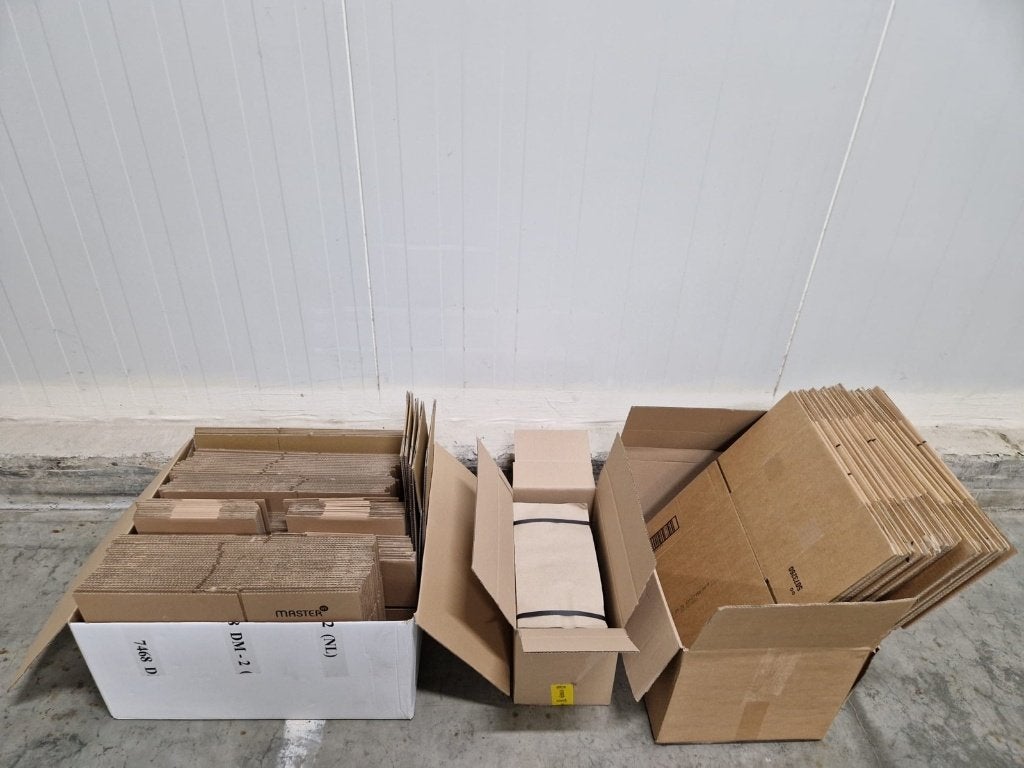 Verschillende maten ongebruikte kartonnen dozen en vulpapier, Ophalen, Doos, Opvouwbaar, Minder dan 50 cm